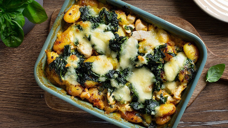 Gnocchi-Spinat-Auflauf mit Hähnchen und Curry