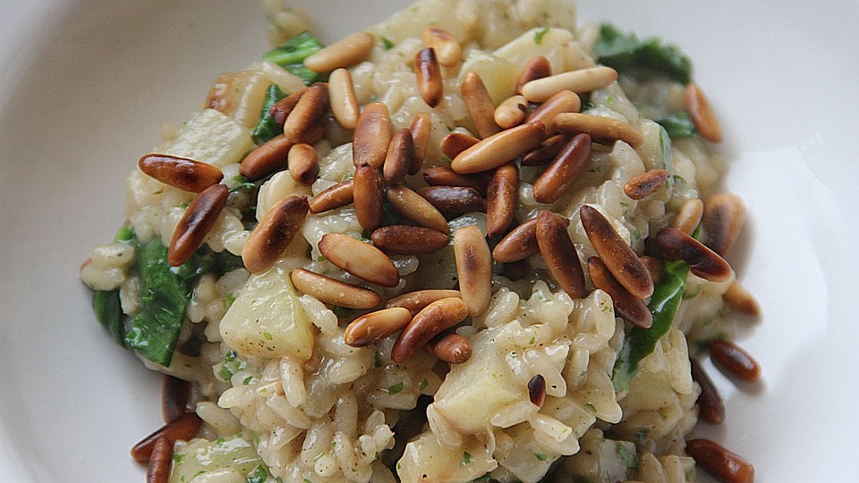 Kohlrabi-Risotto mit Pinienkernen