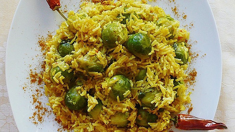 Scharfe Rosenkohl-Reis-Pfanne