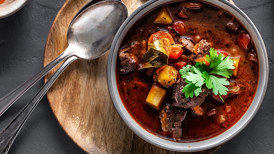 Deftige Gulaschsuppe